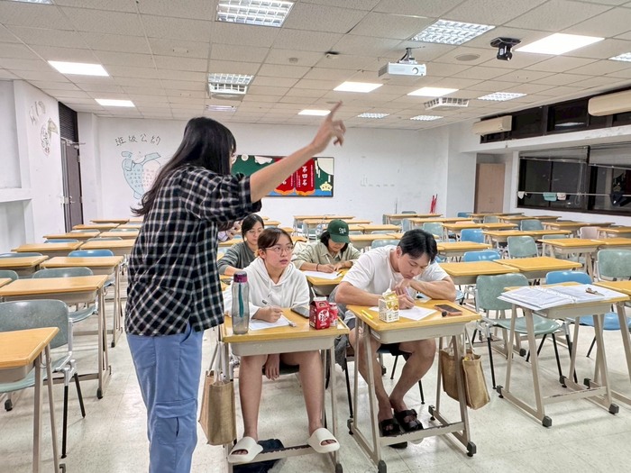 學生練習中文會話