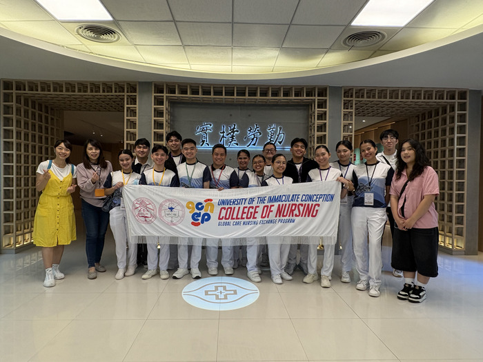 菲律賓聖母無染大學師生參訪本校圖書館