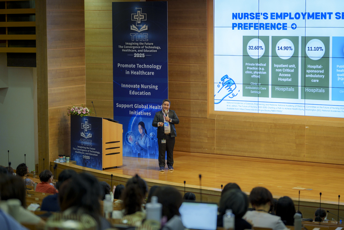 菲律賓聖母無染大學護理學院院長演講