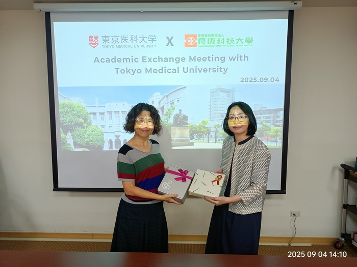 與東京醫科大學交換伴手禮品(另開新視窗/jpg檔)圖片