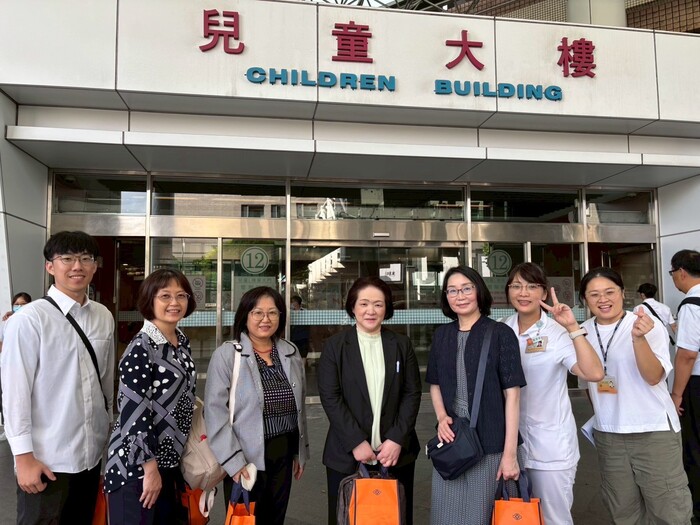 長庚醫院門口大合照(另開新視窗/jpg檔)圖片