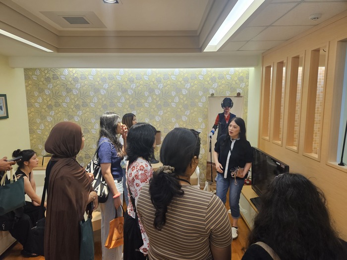 明志華語文化營境外生參訪本校臨床技能中心老人生活模擬情境教室(另開新視窗/jpg檔)圖片