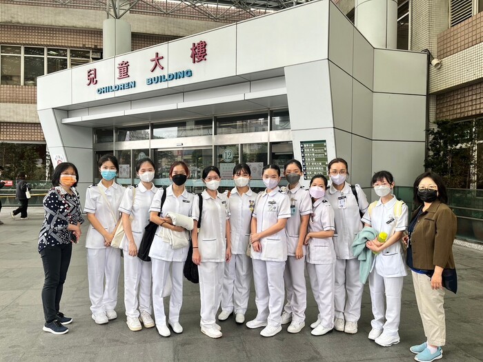 拉曼大學護理系學生林口長庚醫院參訪-醫院門口合影