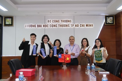 Chang Gung University of Science and Technology Delegation Visits HUIT for Collaboration Discussion