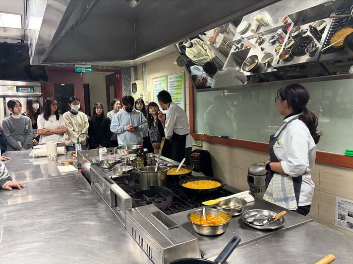 114/11/20，本校歡迎 佛羅倫斯藝術大學（FUA-AUF） 團隊蒞臨 CGUST 進行交流。來訪團隊向同學們介紹多項特色課程與海外研修機會，讓學生更深入了解在佛羅倫斯學習的環境與國際視野。