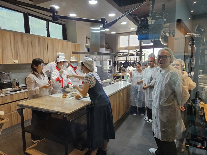 美國賓漢頓大學學生DIY鳳梨酥